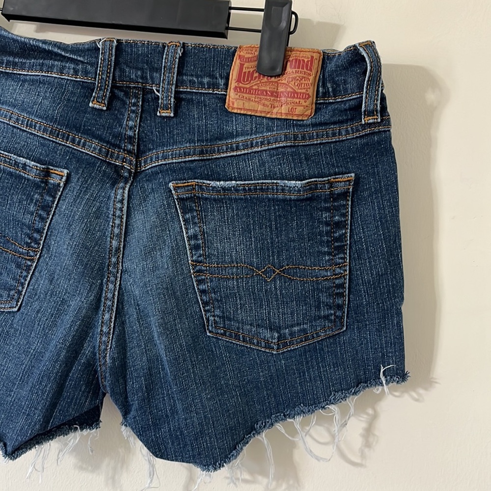 Lucky Brand Classic Fit Dark Wash Distressed Hem Jean Shorts Size 6 (28) - Picture 7 of 7